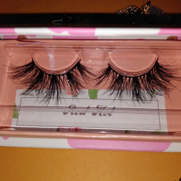 !! NEW RELEASE !! Hot Commodity Lashes - Picture 2 of 4
